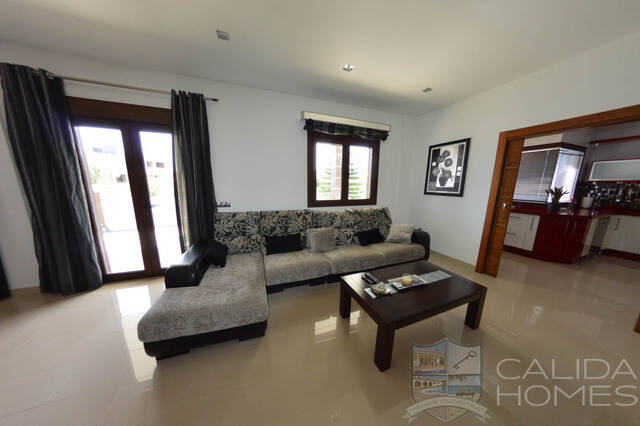 Villa Splendido: Villa for Sale in Arboleas, Almería