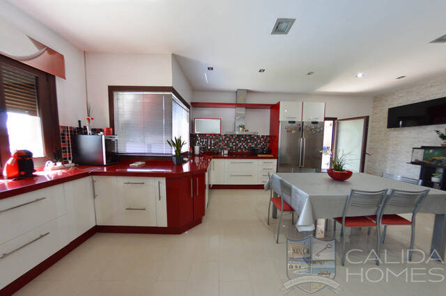 Villa Splendido: Villa for Sale in Arboleas, Almería