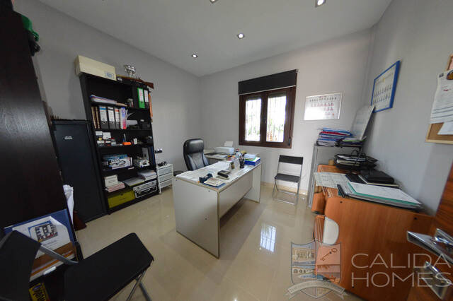 Villa Splendido: Villa for Sale in Arboleas, Almería