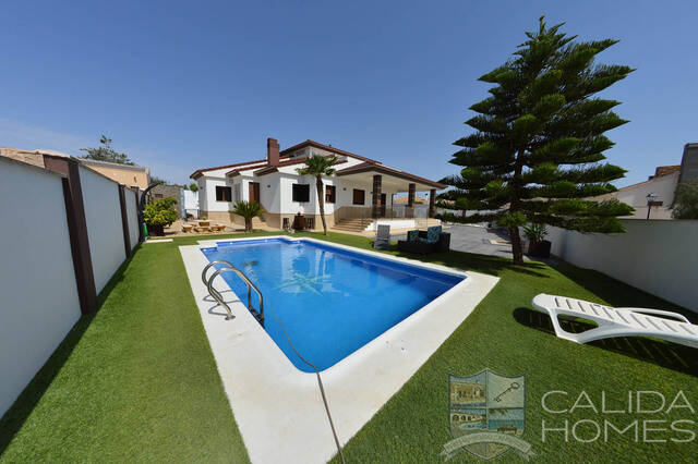 Villa Splendido: Villa for Sale in Arboleas, Almería