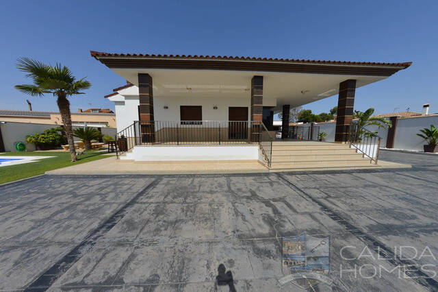 Villa Splendido: Villa for Sale in Arboleas, Almería