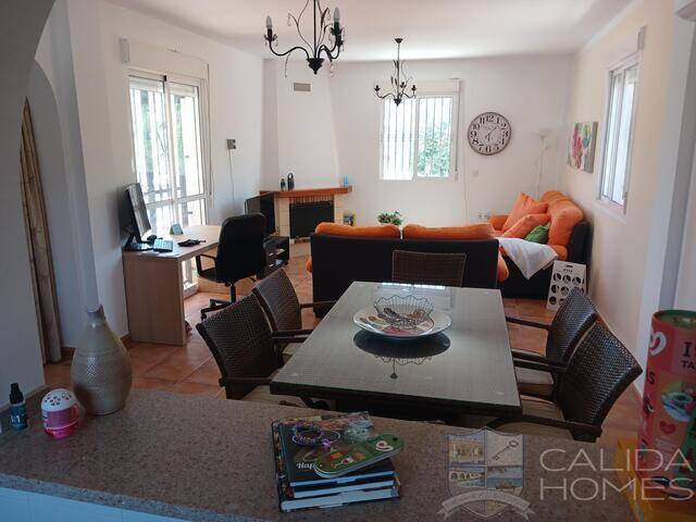 Villa Los Colorados: Villa for Sale in Arboleas, Almería