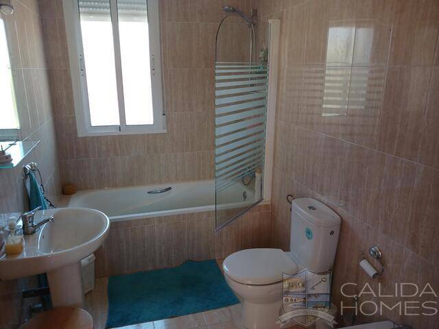 Villa Los Colorados: Villa for Sale in Arboleas, Almería