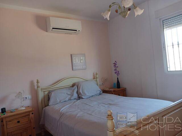 Villa Los Colorados: Villa for Sale in Arboleas, Almería