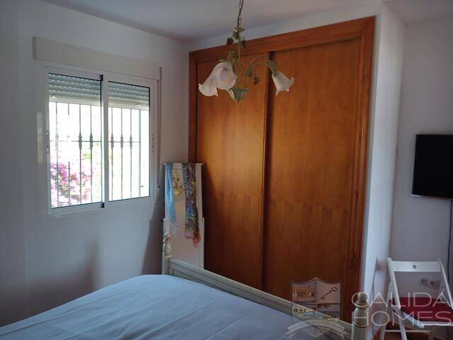 Villa Los Colorados: Villa for Sale in Arboleas, Almería