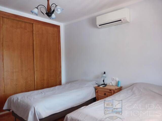 Villa Los Colorados: Villa for Sale in Arboleas, Almería