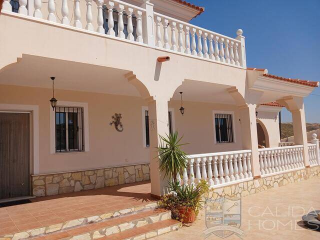 Villa Los Colorados: Villa for Sale in Arboleas, Almería
