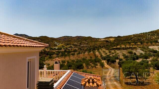 Villa Los Colorados: Villa for Sale in Arboleas, Almería