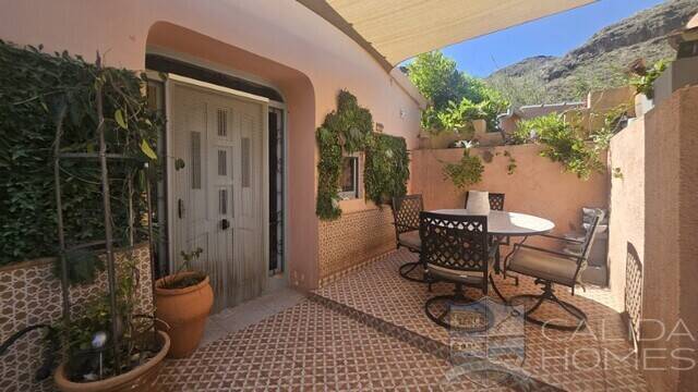 Casa Romance: Country house for Sale in Cantoria, Almería