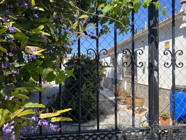 Villa Del Carmen: Villa for Sale in Somontin, Almería