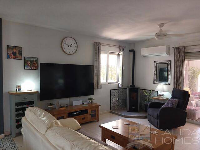 Villa Alegria: Villa for Sale in Arboleas, Almería