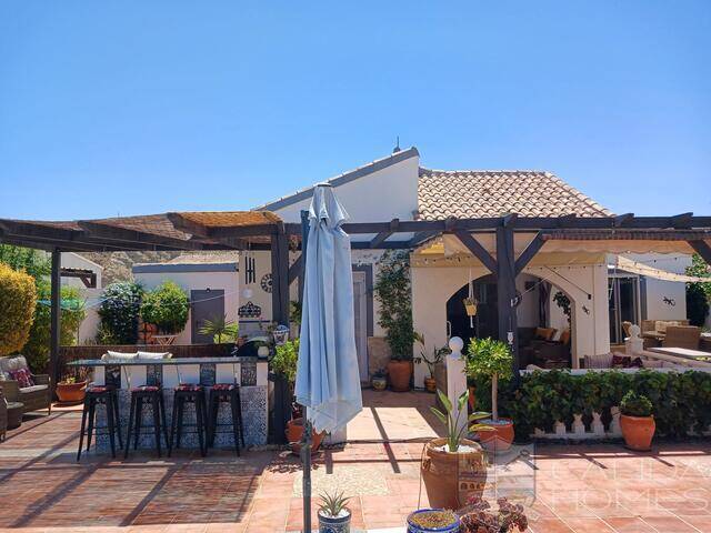 Villa Alegria: Villa for Sale in Arboleas, Almería