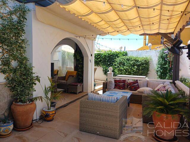 Villa Alegria: Villa for Sale in Arboleas, Almería
