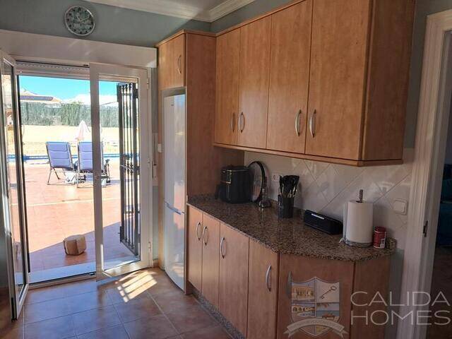 Villa Cupida: Villa for Sale in Arboleas, Almería