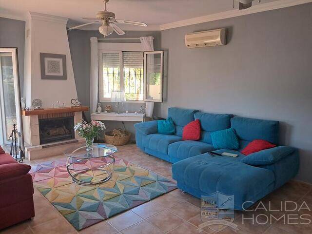 Villa Cupida: Villa for Sale in Arboleas, Almería
