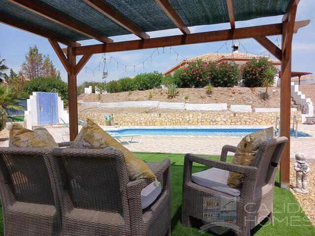 Villa Lavender: Villa for Sale in La Piedra Amarilla, Almería
