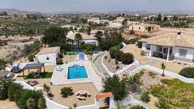Villa Lavender: Villa for Sale in La Piedra Amarilla, Almería