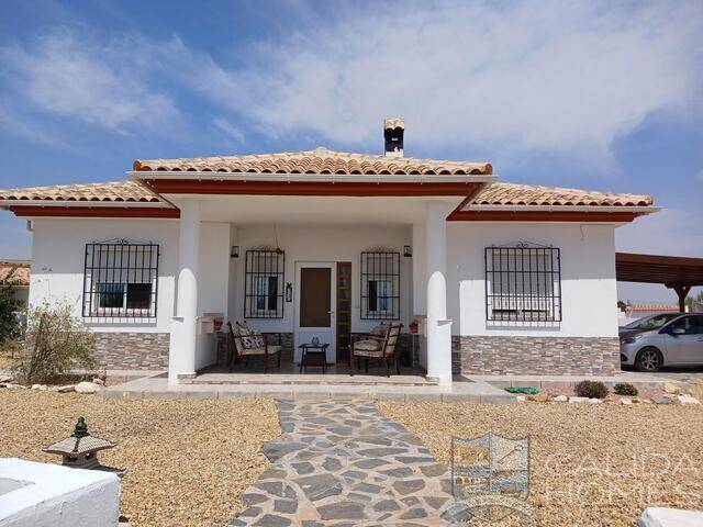 Villa Lavender: Villa for Sale in La Piedra Amarilla, Almería