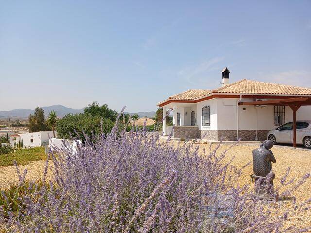 Villa Lavender: Villa for Sale in La Piedra Amarilla, Almería