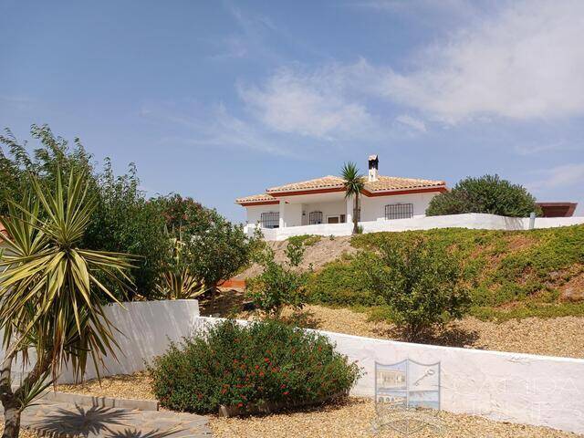 Villa Lavender: Villa for Sale in La Piedra Amarilla, Almería