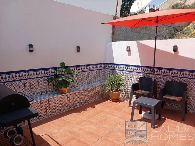 Villa Secreto: Villa for Sale in Arboleas, Almería