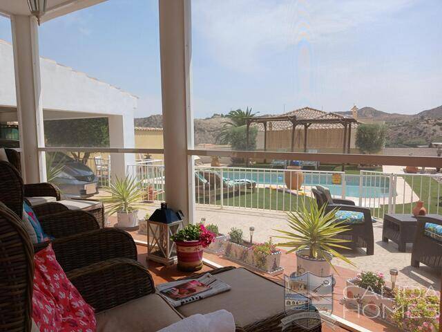 Villa Secreto: Villa for Sale in Arboleas, Almería