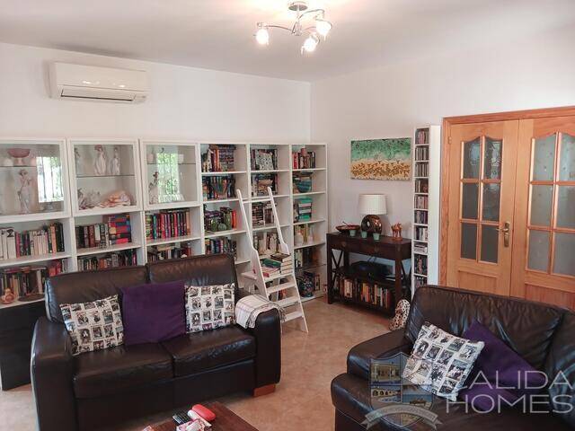 Villa Secreto: Villa for Sale in Arboleas, Almería