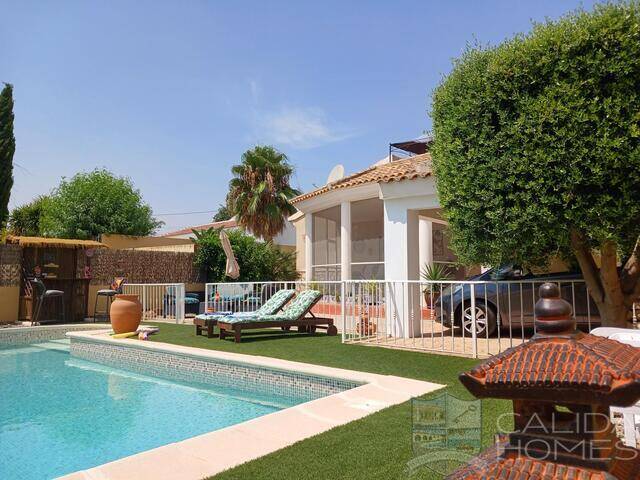 Villa Secreto: Villa for Sale in Arboleas, Almería