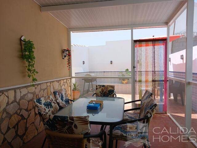 Villa Secreto: Villa for Sale in Arboleas, Almería