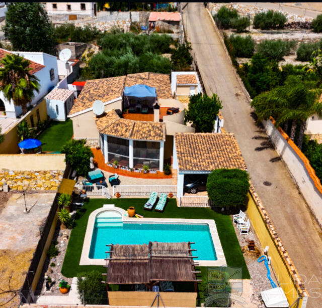 Villa Secreto: Villa for Sale in Arboleas, Almería