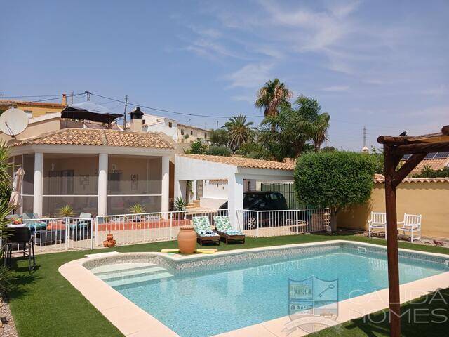 Villa Secreto: Villa for Sale in Arboleas, Almería