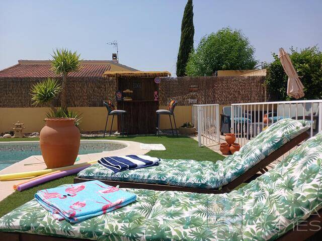 Villa Secreto: Villa for Sale in Arboleas, Almería