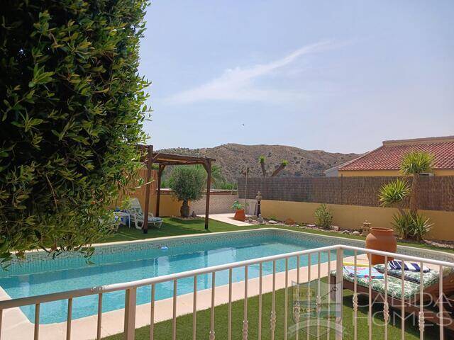 Villa Secreto: Villa for Sale in Arboleas, Almería