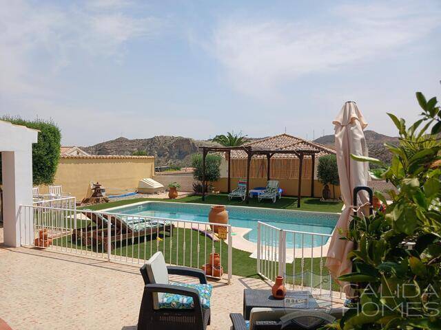 Villa Secreto: Villa for Sale in Arboleas, Almería