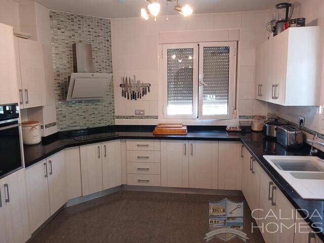 Casa Roberto: Villa for Sale in Arboleas, Almería
