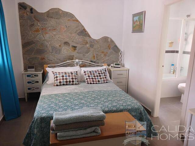Casa Roberto: Villa for Sale in Arboleas, Almería