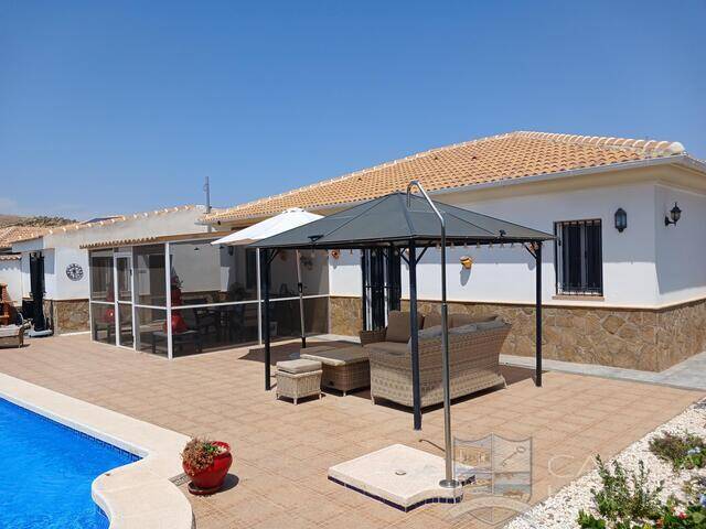 Casa Roberto: Villa for Sale in Arboleas, Almería