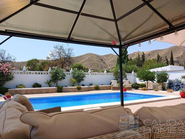Casa Roberto: Villa for Sale in Arboleas, Almería