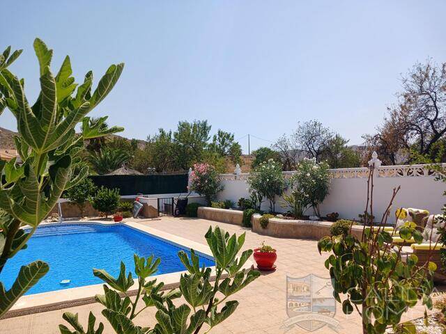 Casa Roberto: Villa for Sale in Arboleas, Almería