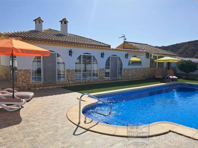 Villa Spectacular: Villa for Sale in Arboleas, Almería