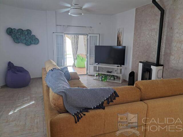 Villa Spectacular: Villa for Sale in Arboleas, Almería