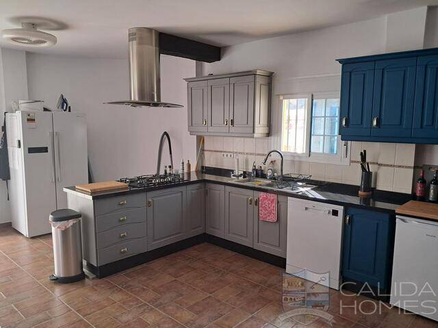 Villa Spectacular: Villa for Sale in Arboleas, Almería