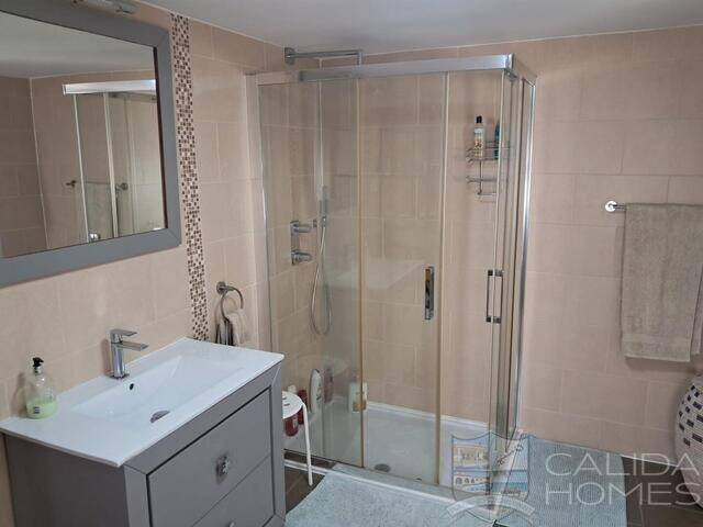 Villa Spectacular: Villa for Sale in Arboleas, Almería