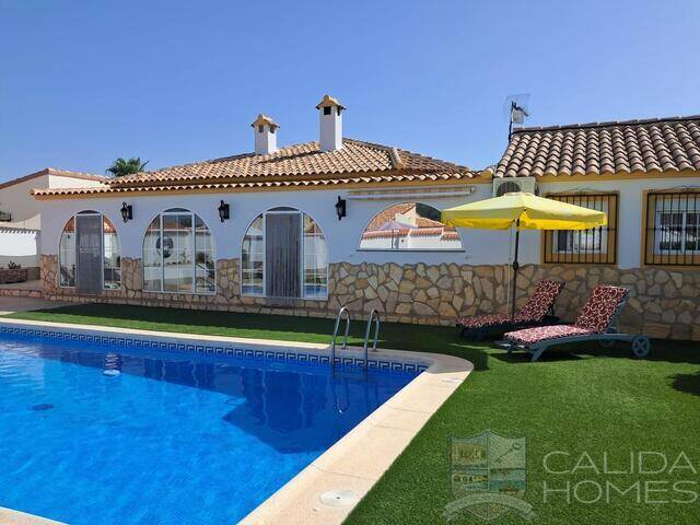 Villa Spectacular: Villa for Sale in Arboleas, Almería