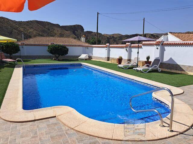 Villa Spectacular: Villa for Sale in Arboleas, Almería