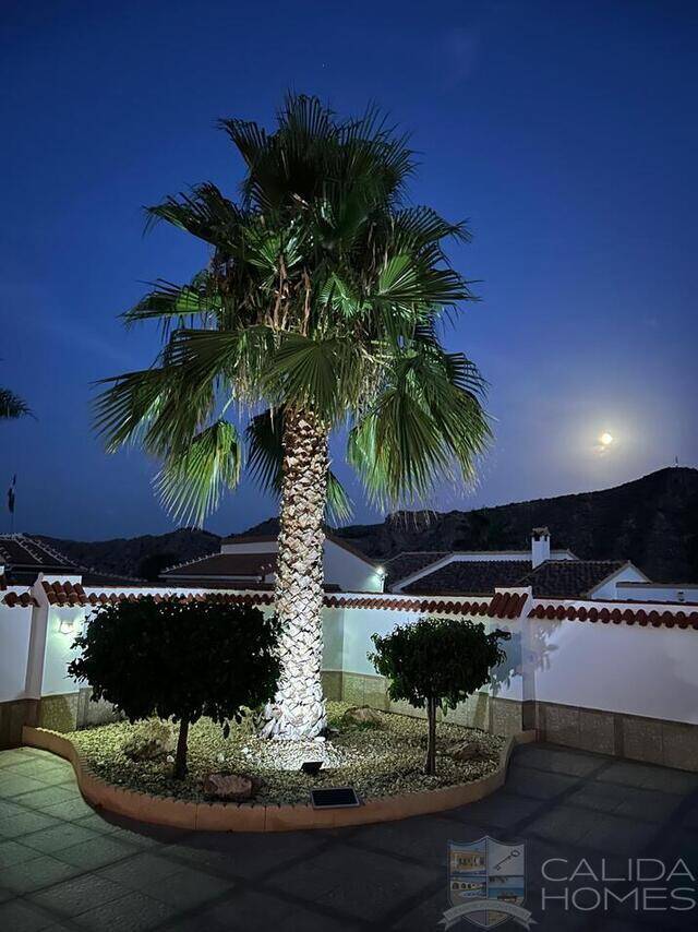 Villa Spectacular: Villa for Sale in Arboleas, Almería
