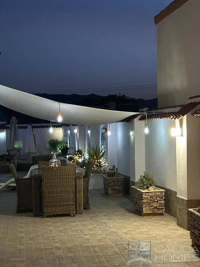 Villa Spectacular: Villa for Sale in Arboleas, Almería