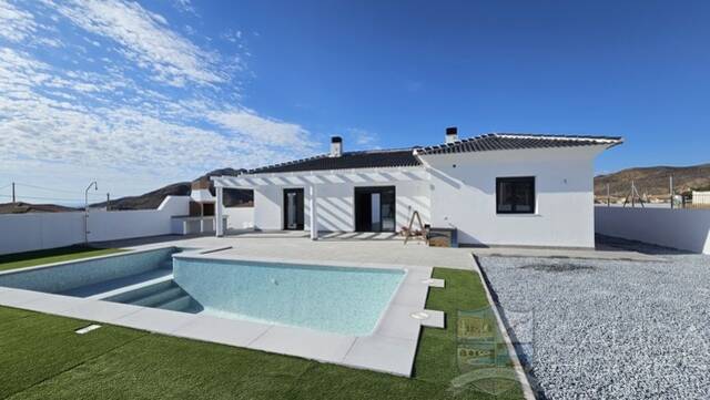 Casa Moderna: Villa for Sale in Arboleas, Almería
