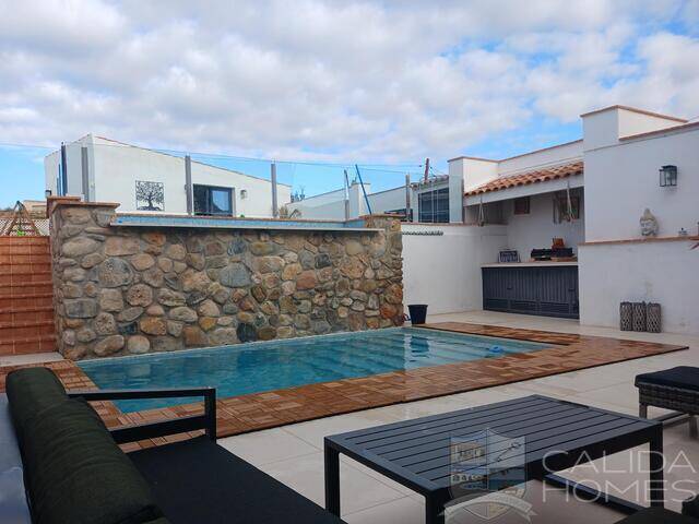 casa Cool: Town house for Sale in Zurgena, Almería