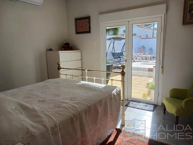 Villa Delight: Villa for Sale in Arboleas, Almería